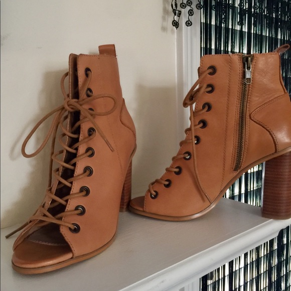 STEVE MADDEN Leather Heels - Picture 4 of 9